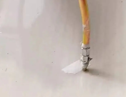 垦利瓷砖空鼓维修公司专业解答在瓷砖铺贴过程中，如果使用的砂料过粗（如全部使用了粗砂），可能会导致以下问题